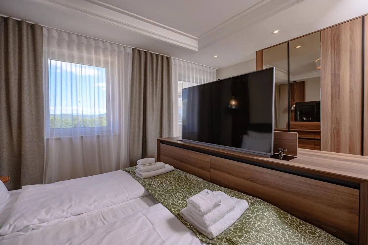 Luxury Villa Lipa Kate Garica