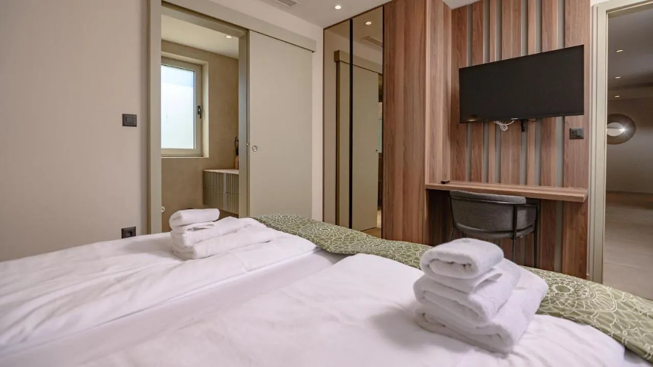 Luxury Villa Lipa Kate Garica
